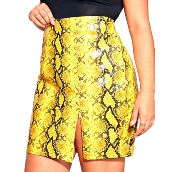 BRAND new yellow snake print thigh split faux leather plus skirt sz.1x - Picture 1 of 6